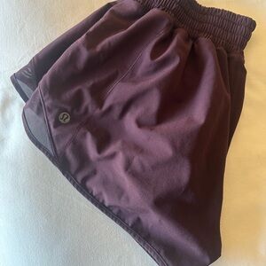 Lululemon Hotty hot HR short 2.5” size 8, goodnight plum maroon